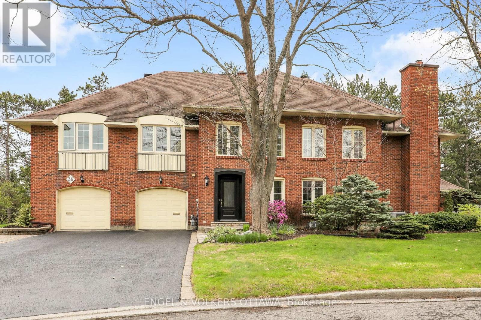 34 CHATSWORTH CRESCENT in OLD HUNT CLUB