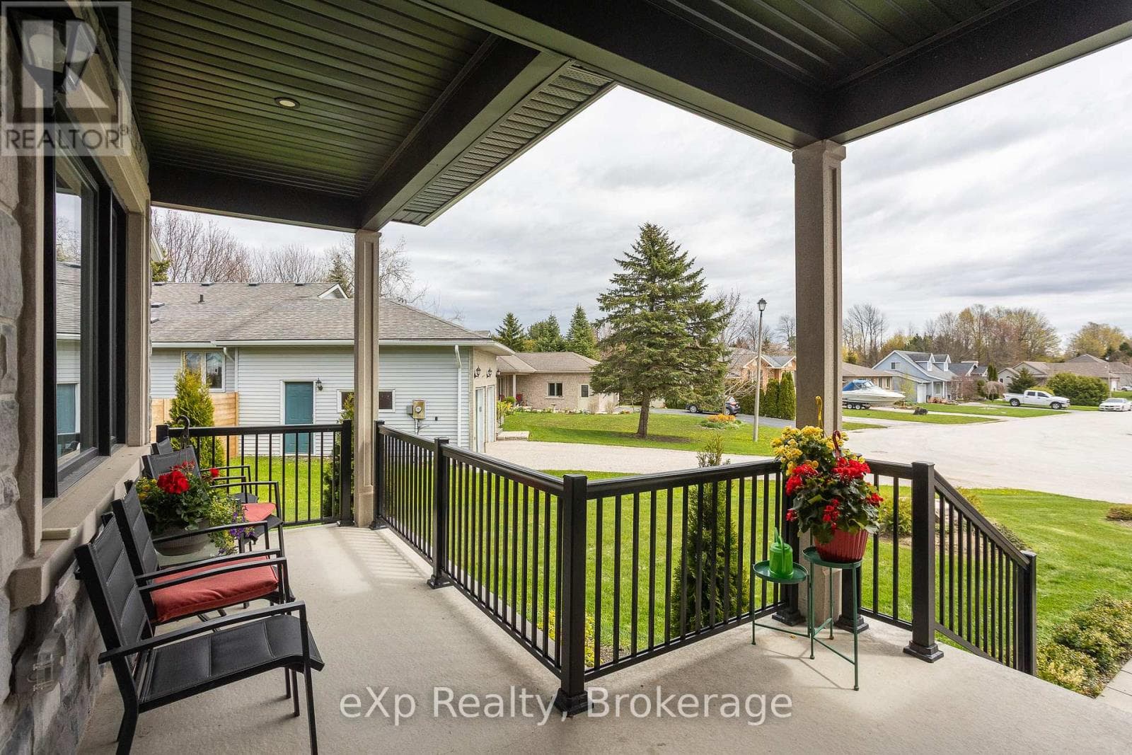 43 COUNTRY CRESCENT, OnePoint — photo 2