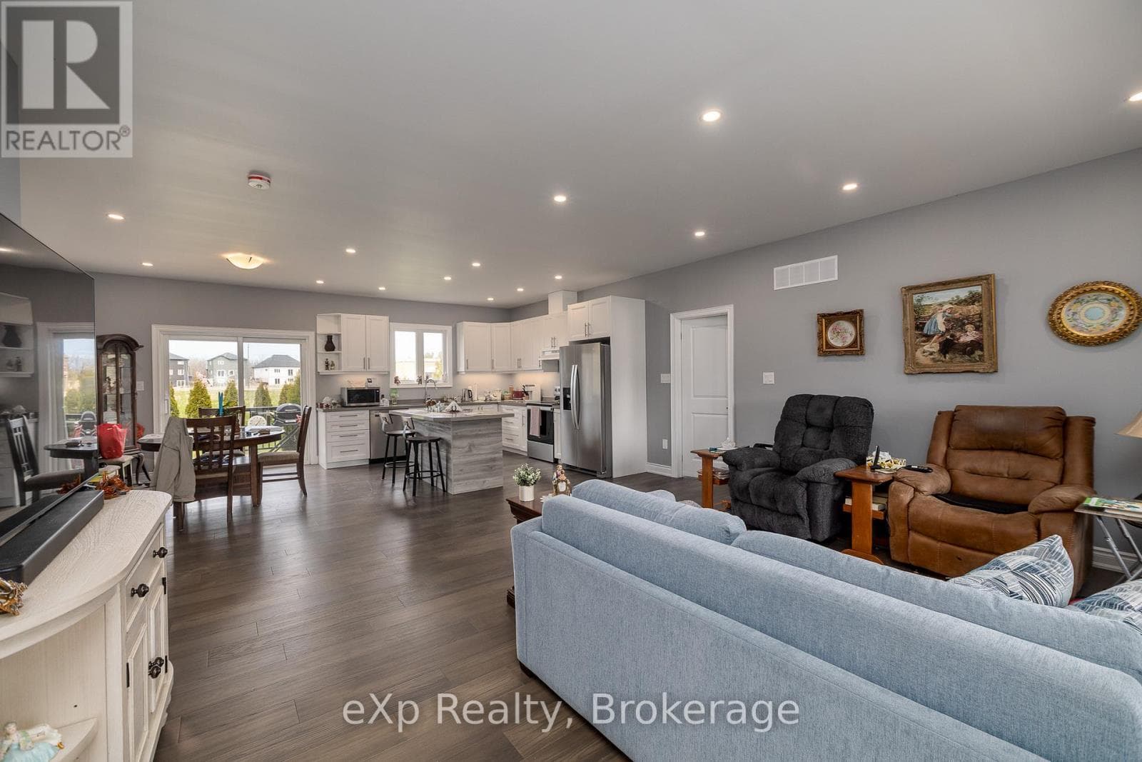43 COUNTRY CRESCENT, OnePoint — photo 5