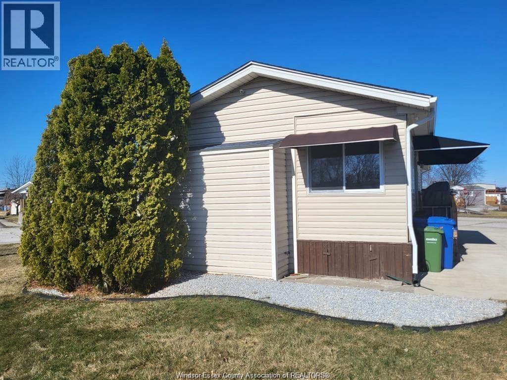 1 WILDER South Unit# MOBILE HOME ONLY, Windsor — photo 3