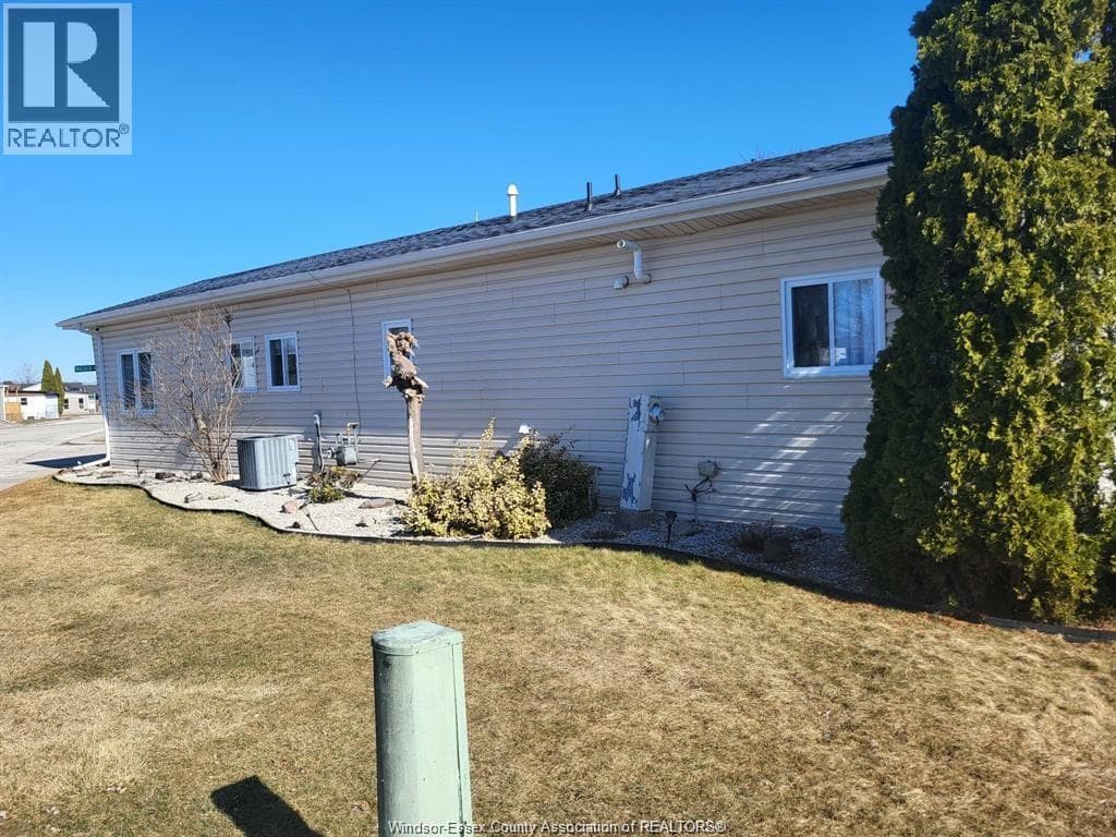 1 WILDER South Unit# MOBILE HOME ONLY, Windsor — photo 4