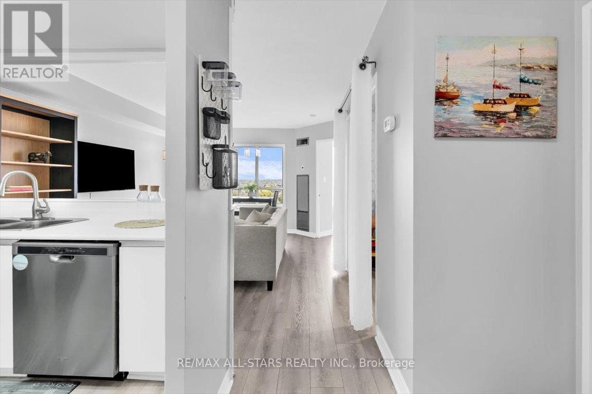 1002 - 711 ROSSLAND ROAD E, Central Lakes — photo 4