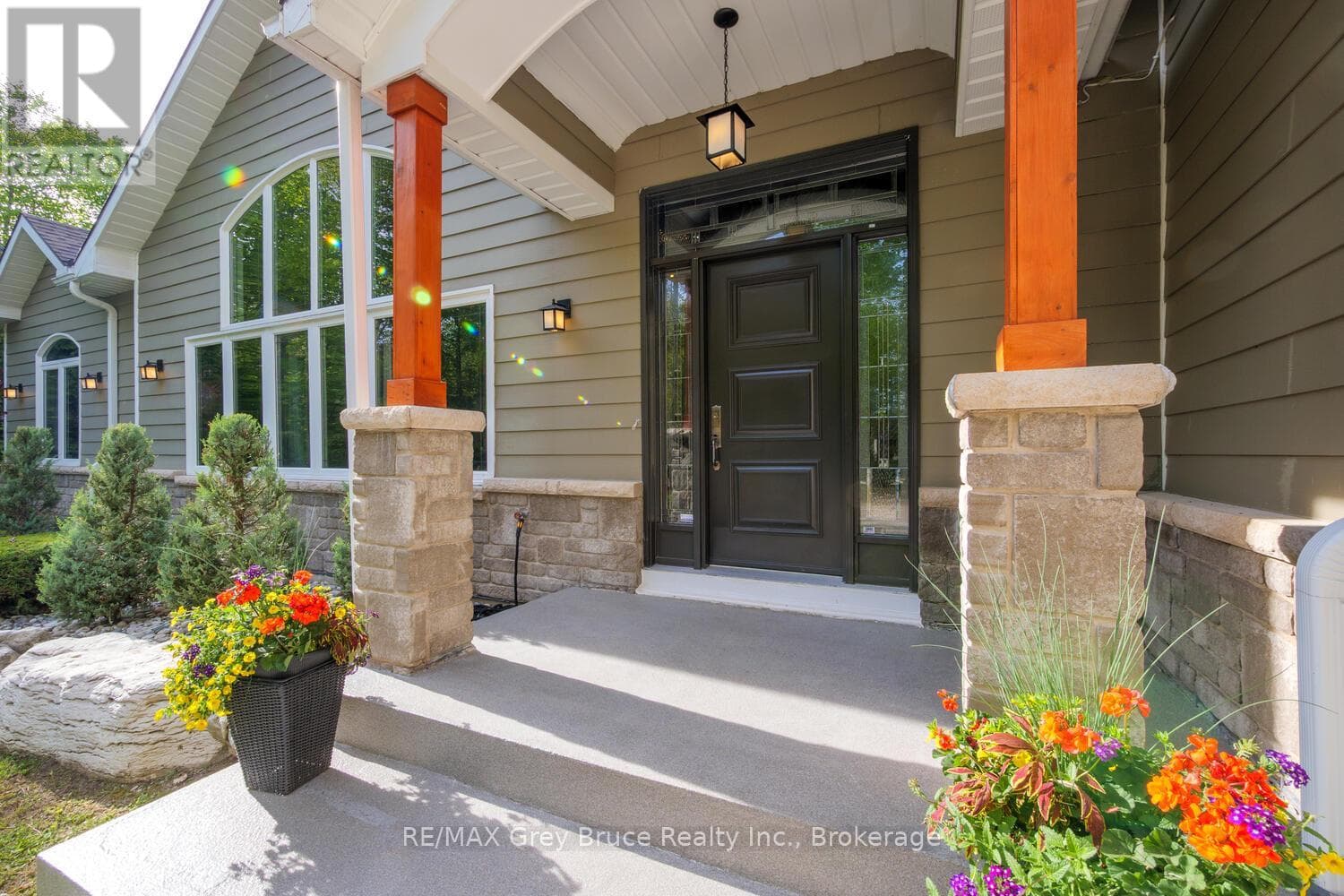 41 MARTIN DRIVE, OnePoint — photo 2