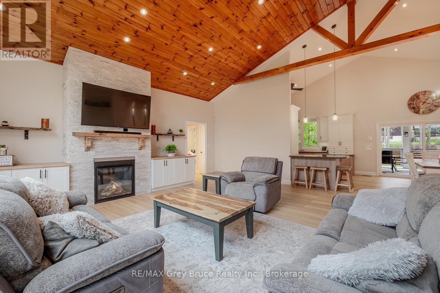 41 MARTIN DRIVE, OnePoint — photo 4
