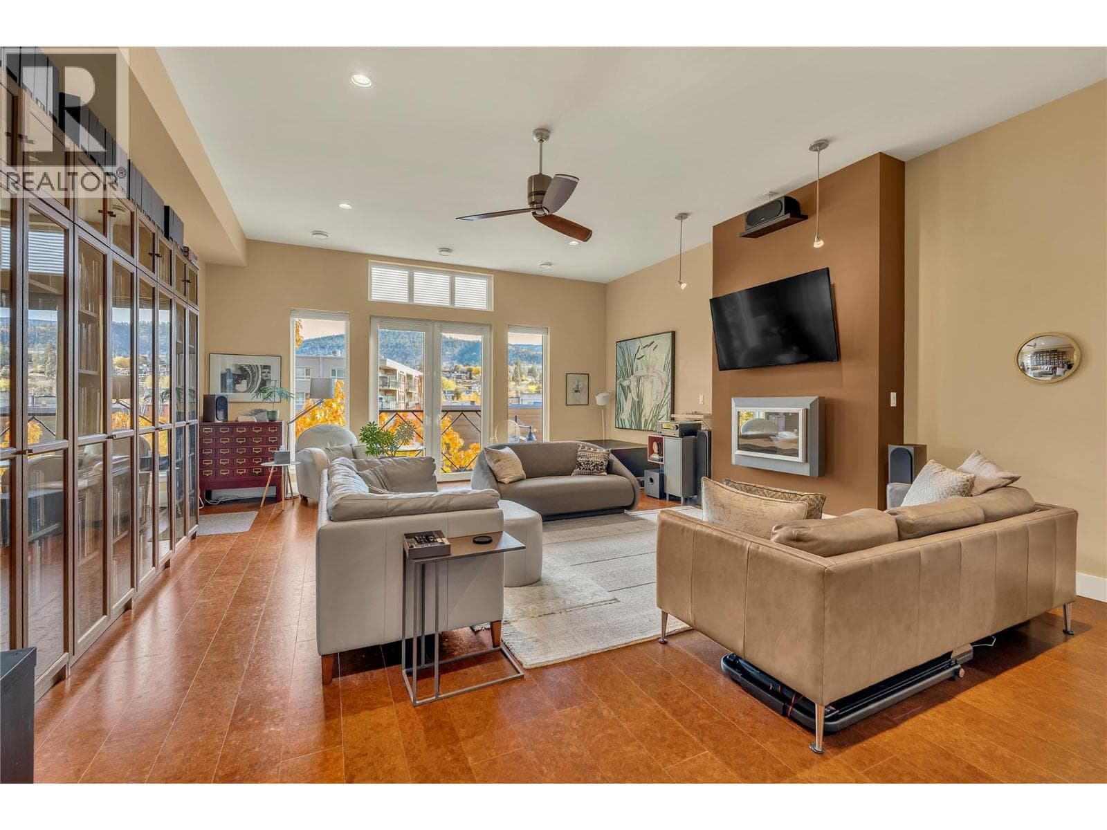 255 Main Street Unit# 301, Interior REALTORS® — photo 2