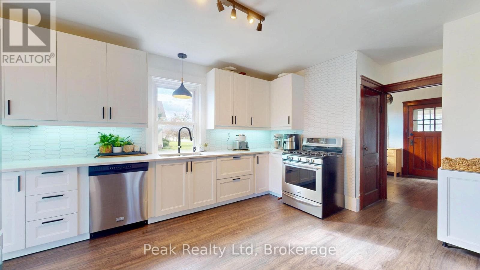 236 HURON ROAD, OnePoint — photo 4
