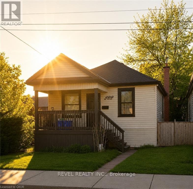222 KENSINGTON AVENUE NORTH in Crown Point West