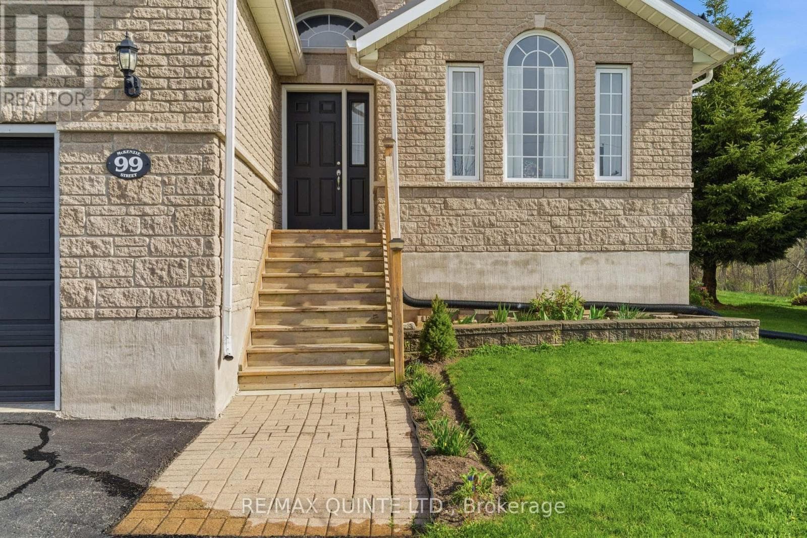 99 MCKENZIE STREET, Central Lakes — photo 3