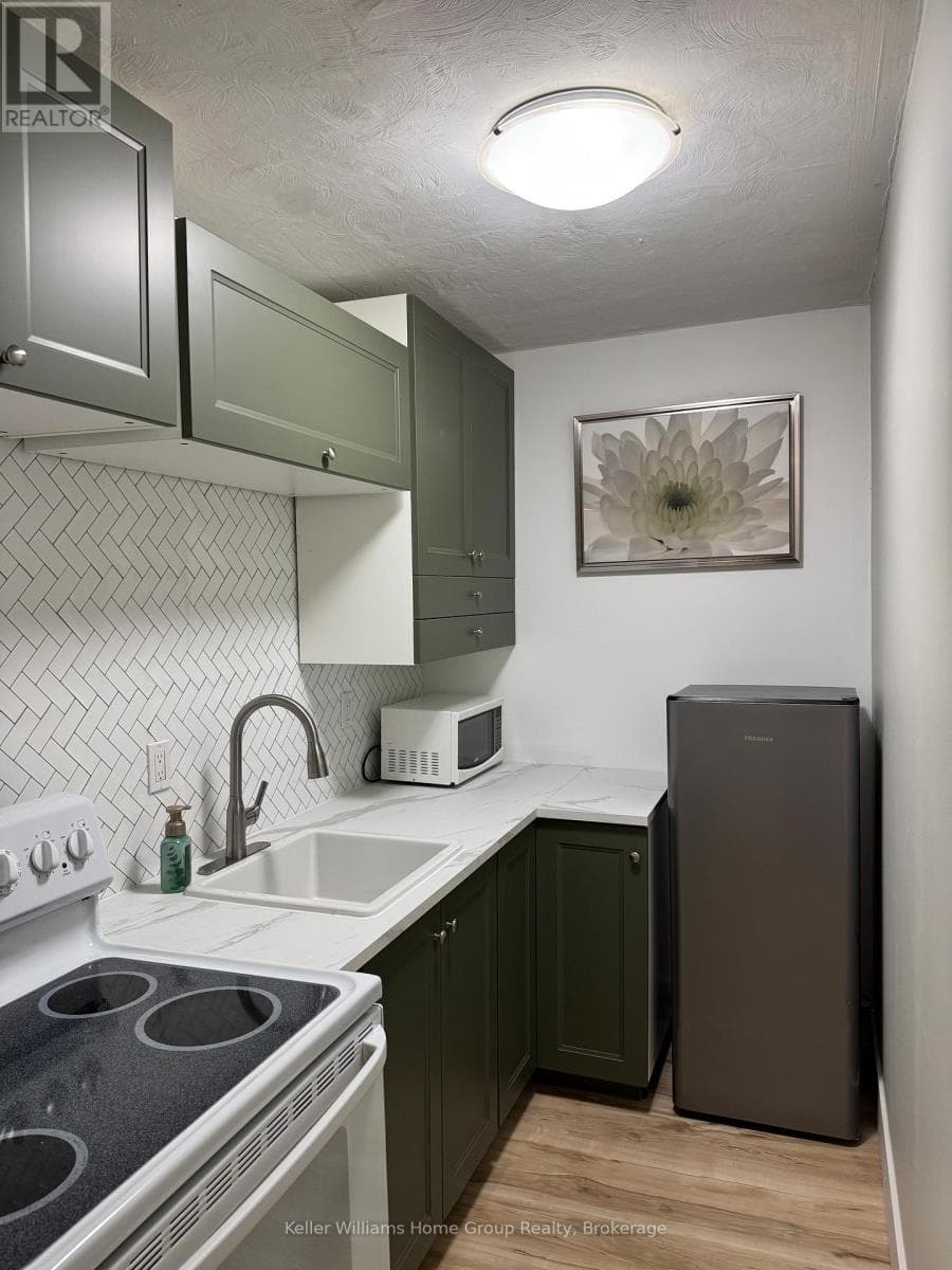 210 - 601 BARBER AVENUE N, OnePoint — photo 2