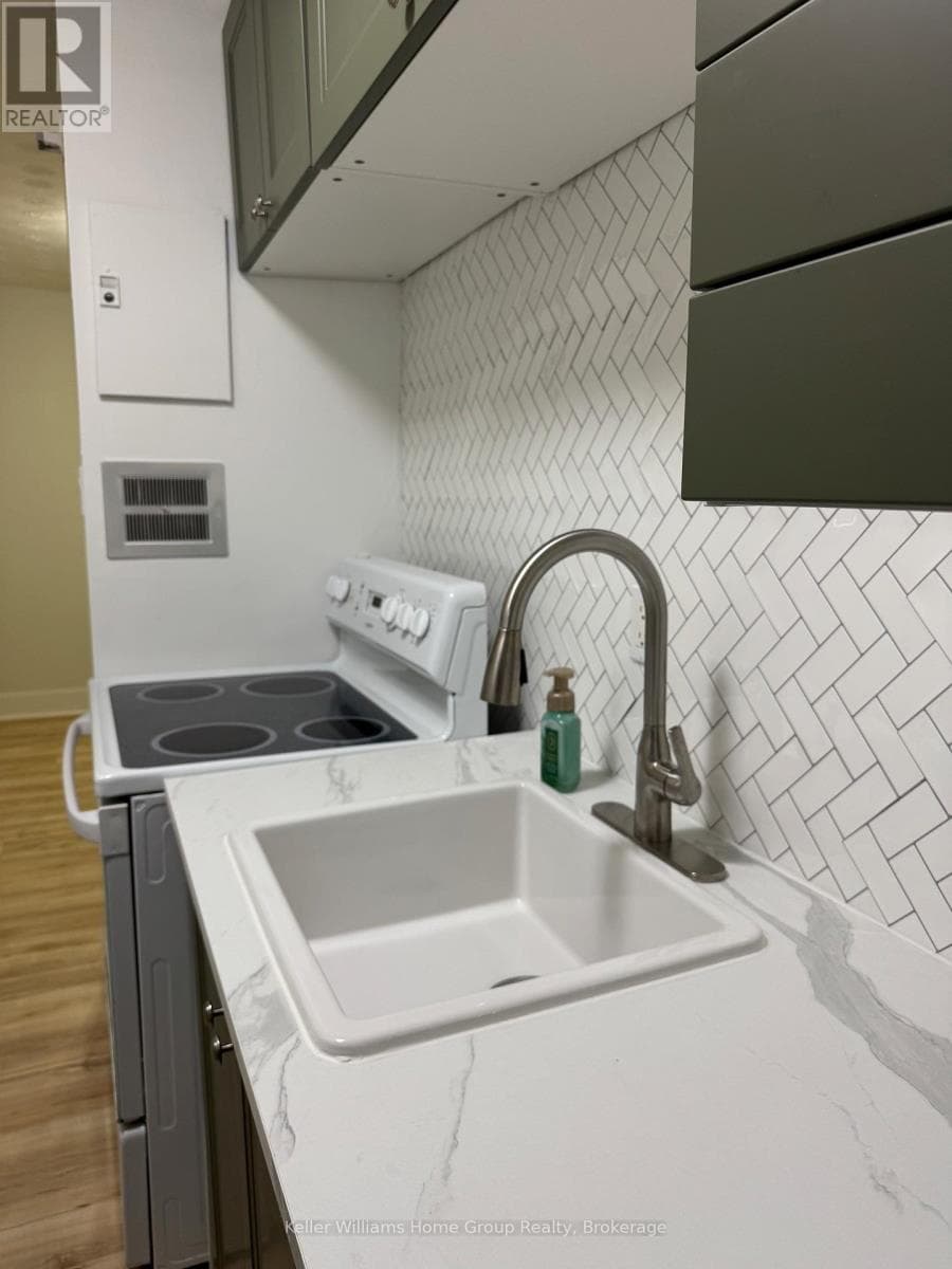 210 - 601 BARBER AVENUE N, OnePoint — photo 4