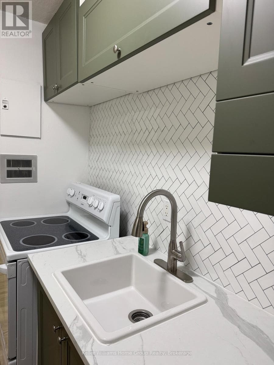 210 - 601 BARBER AVENUE N, OnePoint — photo 5