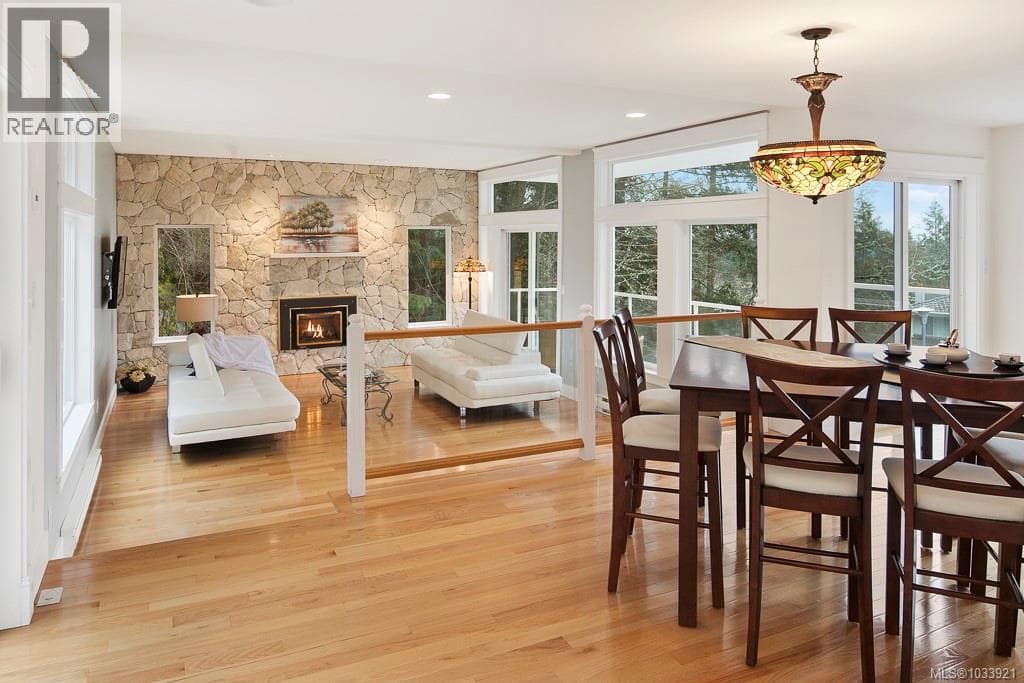 4612 CLIFFWOOD PLAZA, Victoria — photo 5