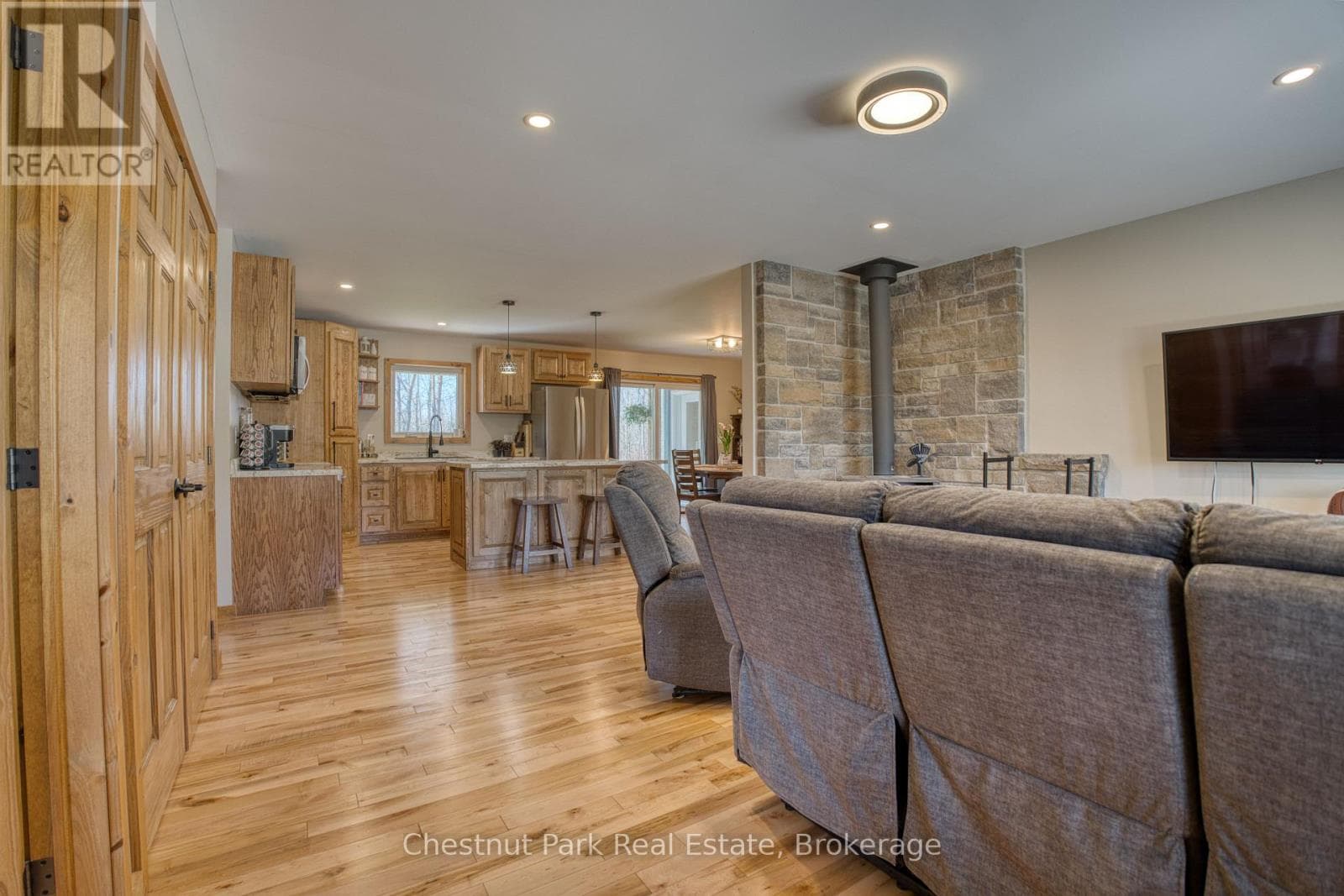 23 MAPLE DRIVE, OnePoint — photo 3