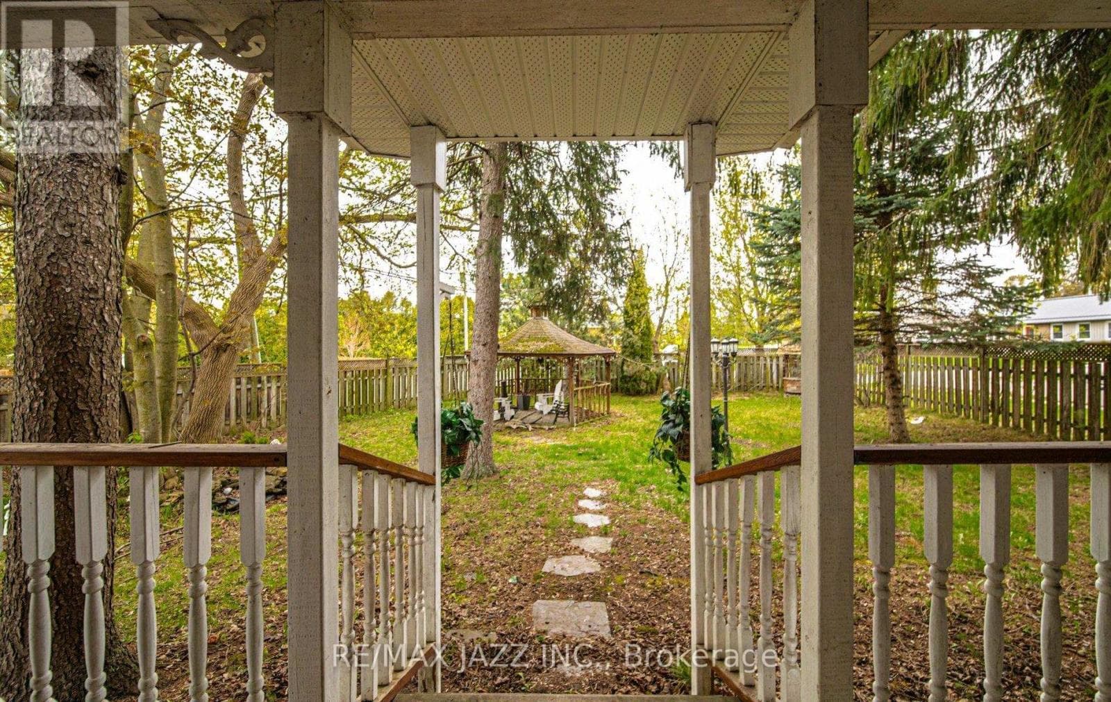 112 HOPE STREET N, Central Lakes — photo 2