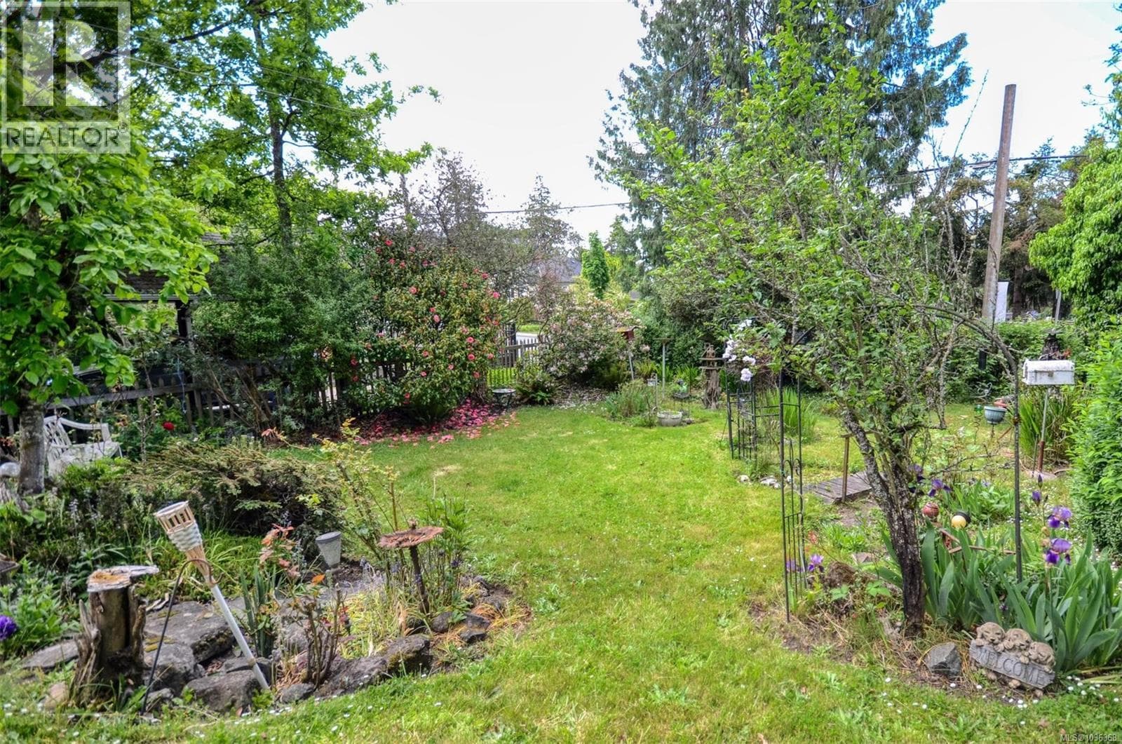 90 OBED AVENUE, Victoria — photo 2