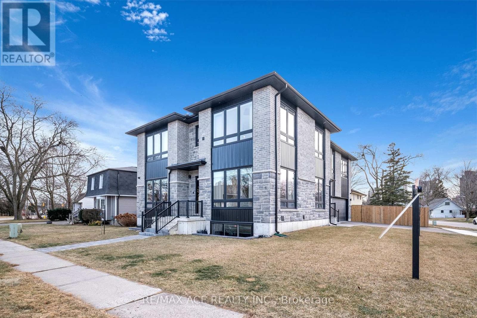 19 BURCHER ROAD, Toronto — photo 2