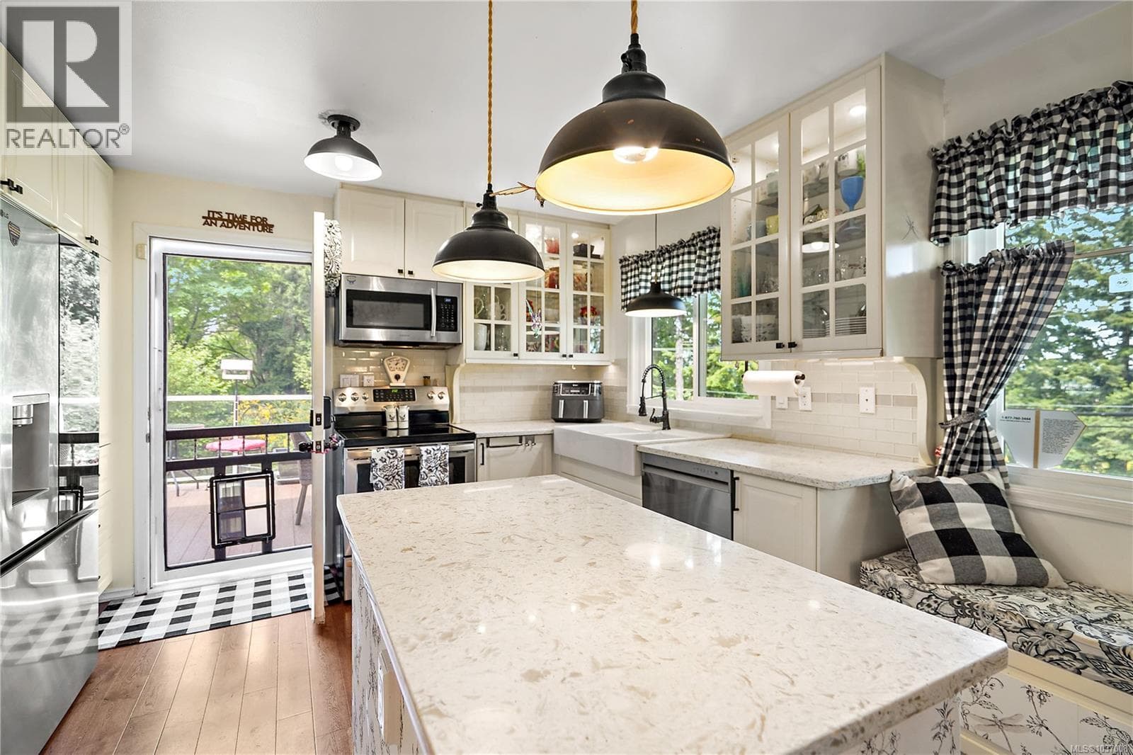 6864 East Saanich Rd, Victoria — photo 3