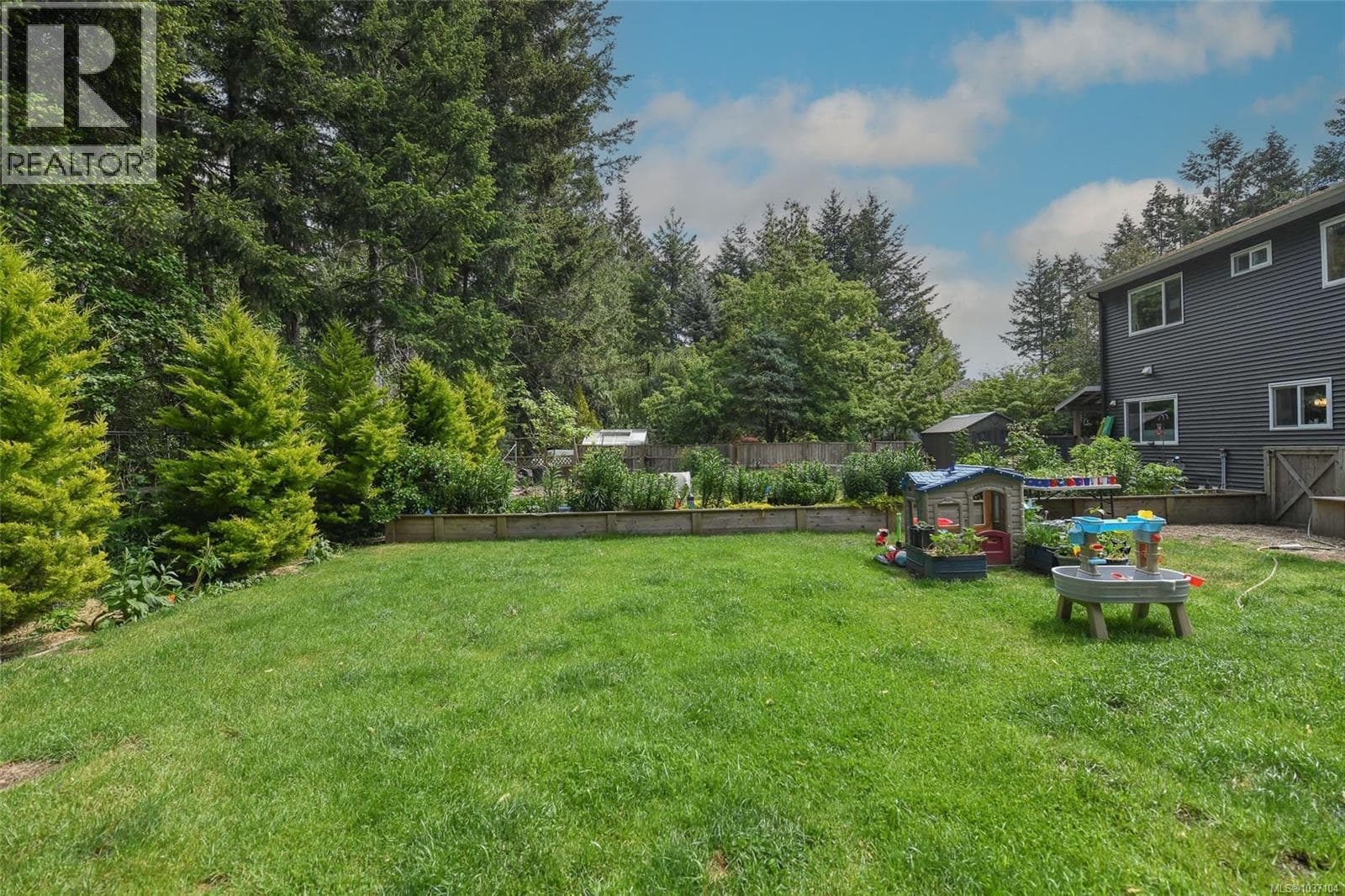2126 Cypress Rd, Vancouver Island — photo 3