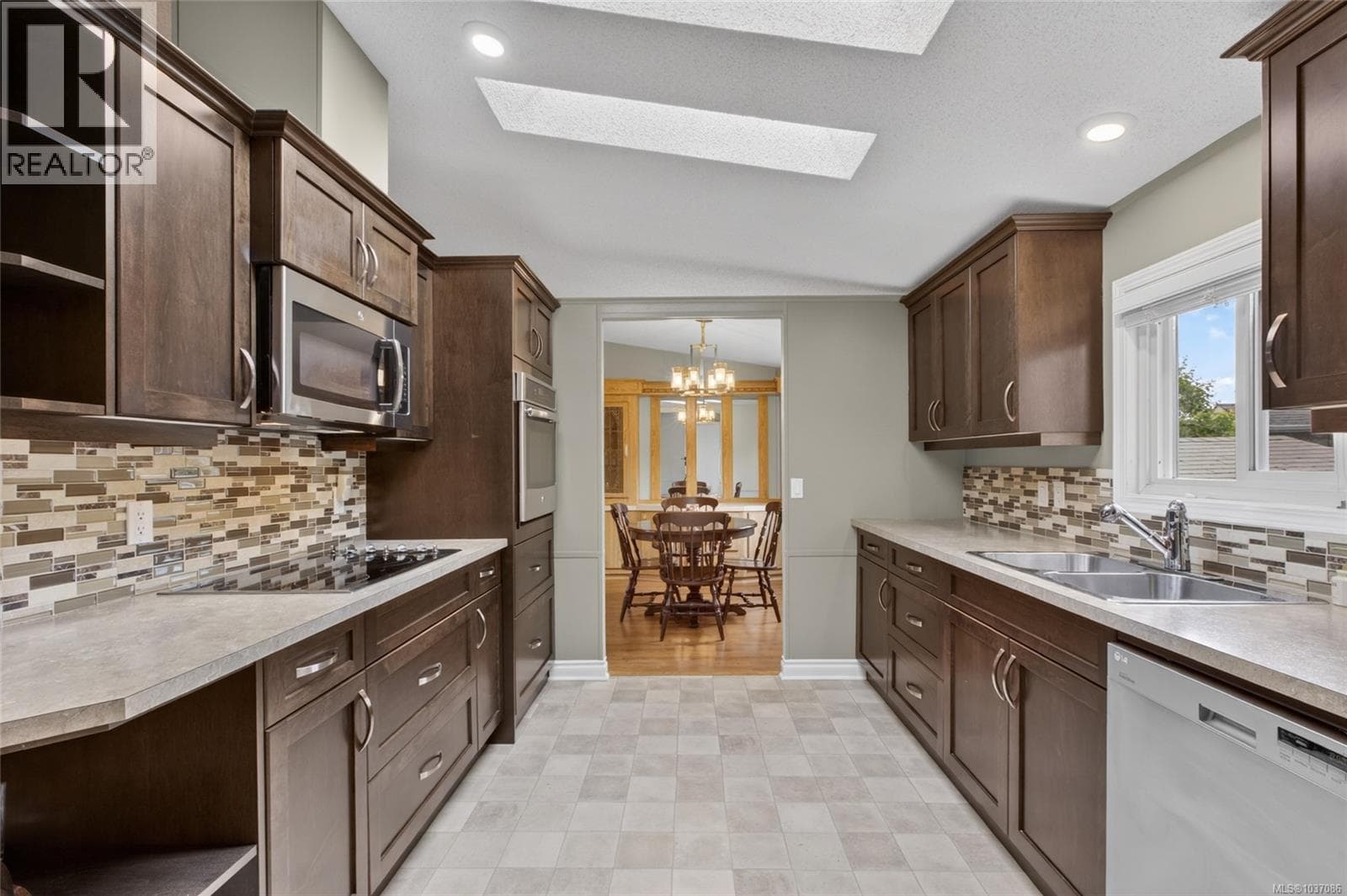 2200 Stadacona Dr, Vancouver Island — photo 5