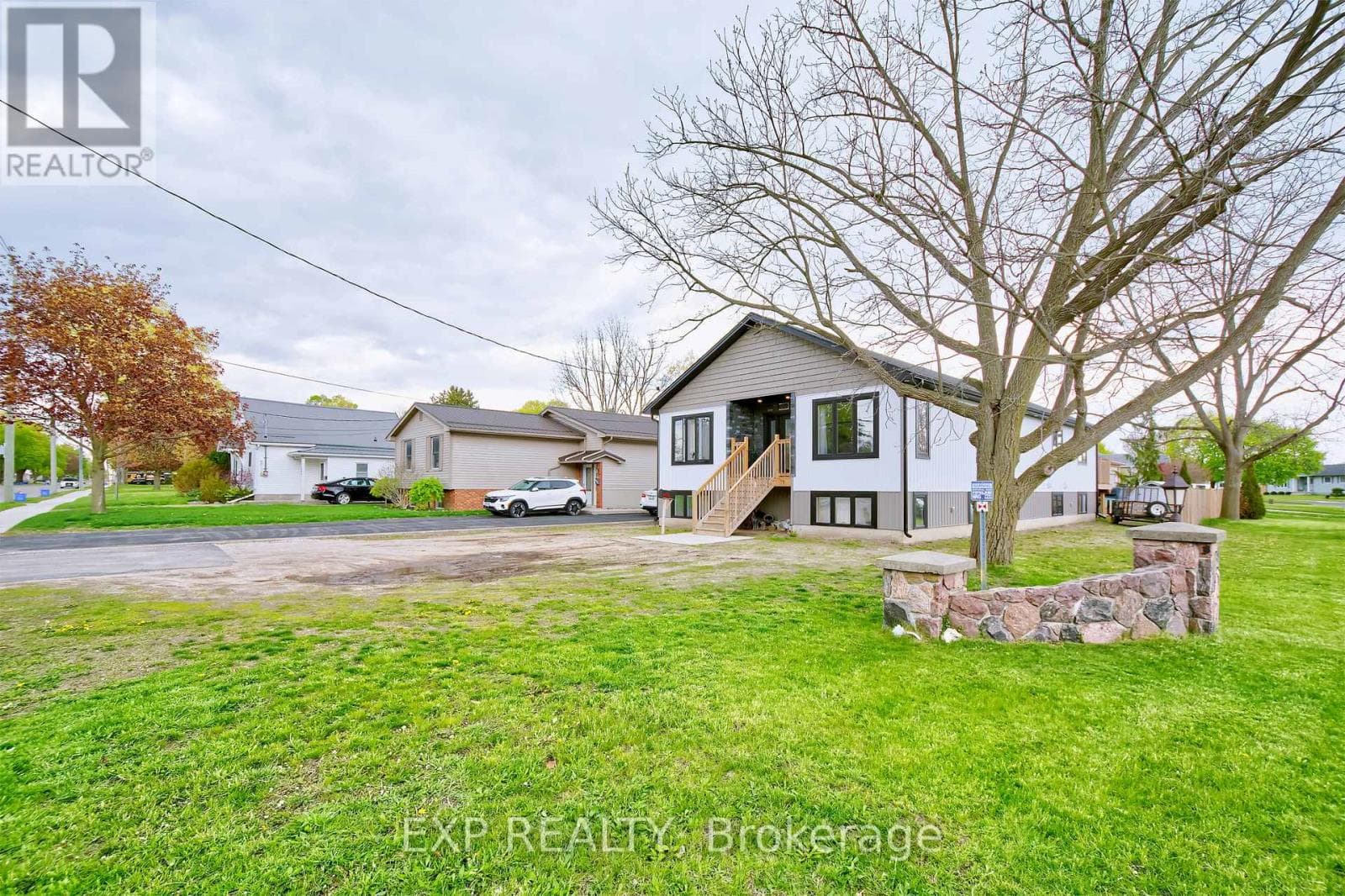 313 JOHN STREET S in 