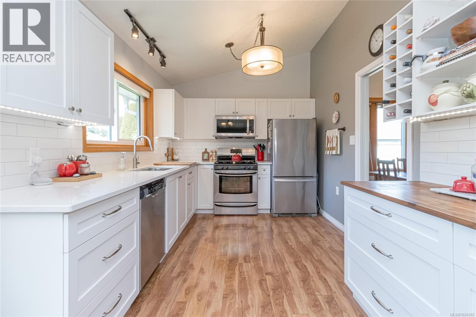 810 Colonia Dr, Vancouver Island — photo 5