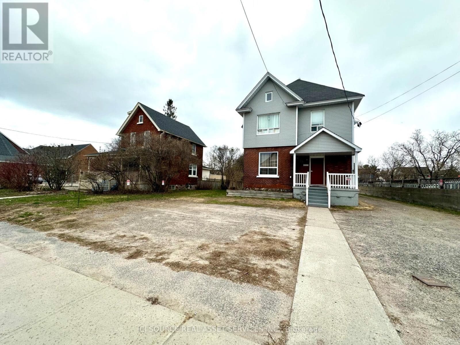 451 FIRST AVENUE W, Toronto — photo 2