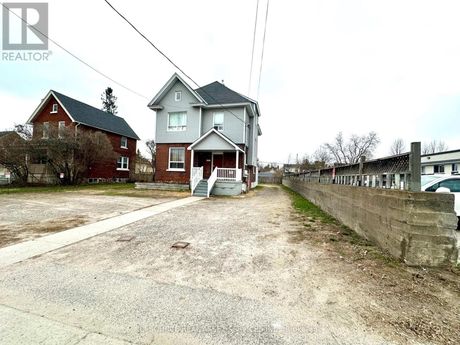 451 FIRST AVENUE W, Toronto — photo 3
