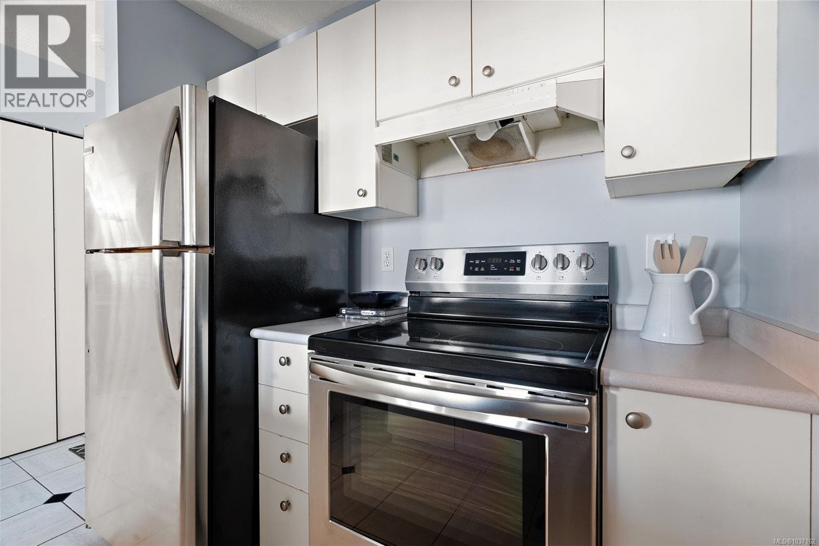 1009 835 View St, Victoria — photo 4