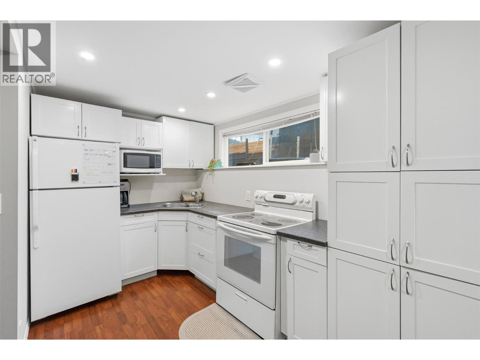 98 DAUPHIN AVENUE, Interior REALTORS® — photo 2