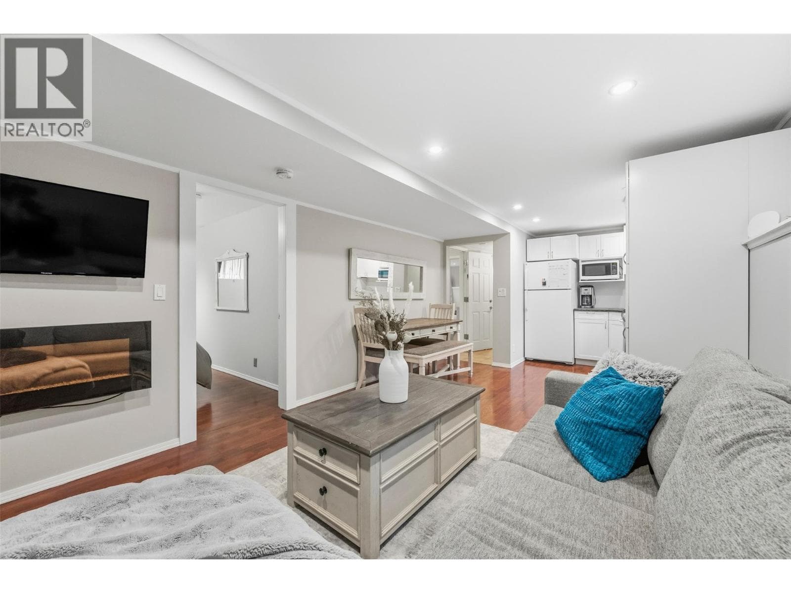 98 DAUPHIN AVENUE, Interior REALTORS®