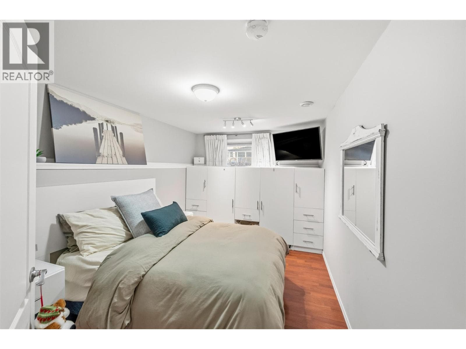 98 DAUPHIN AVENUE, Interior REALTORS® — photo 4