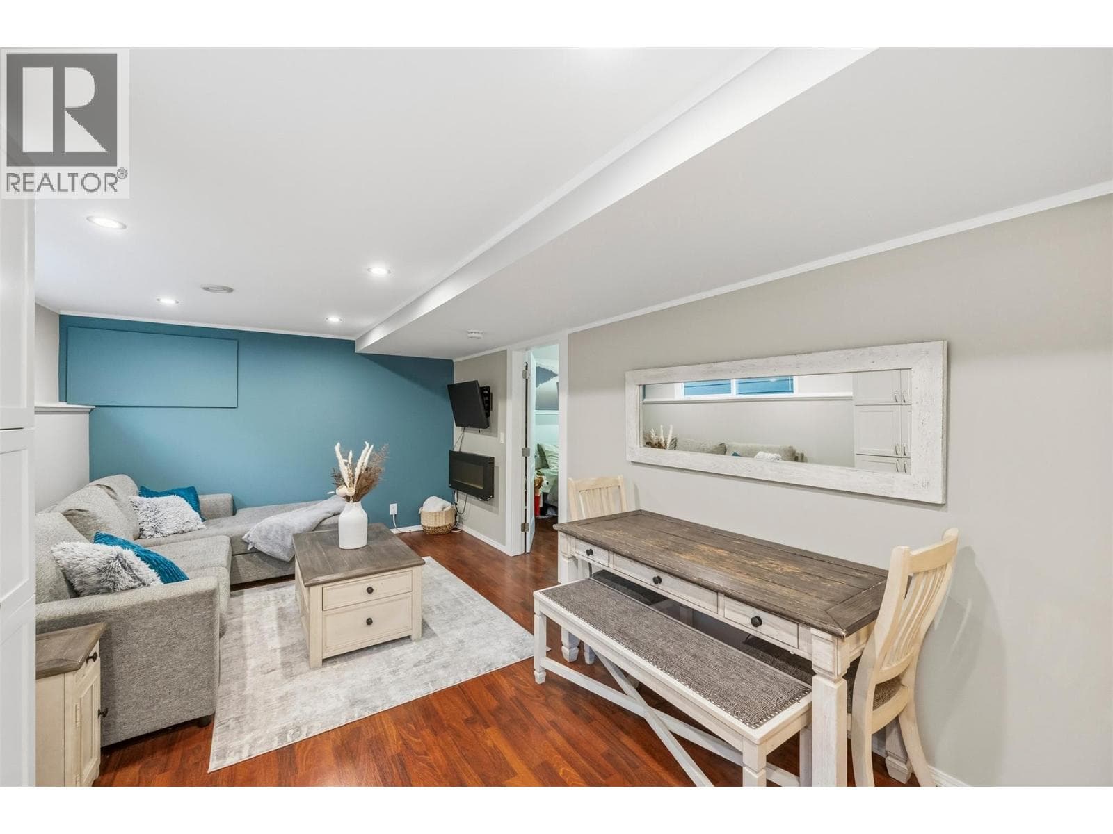 98 DAUPHIN AVENUE, Interior REALTORS® — photo 3