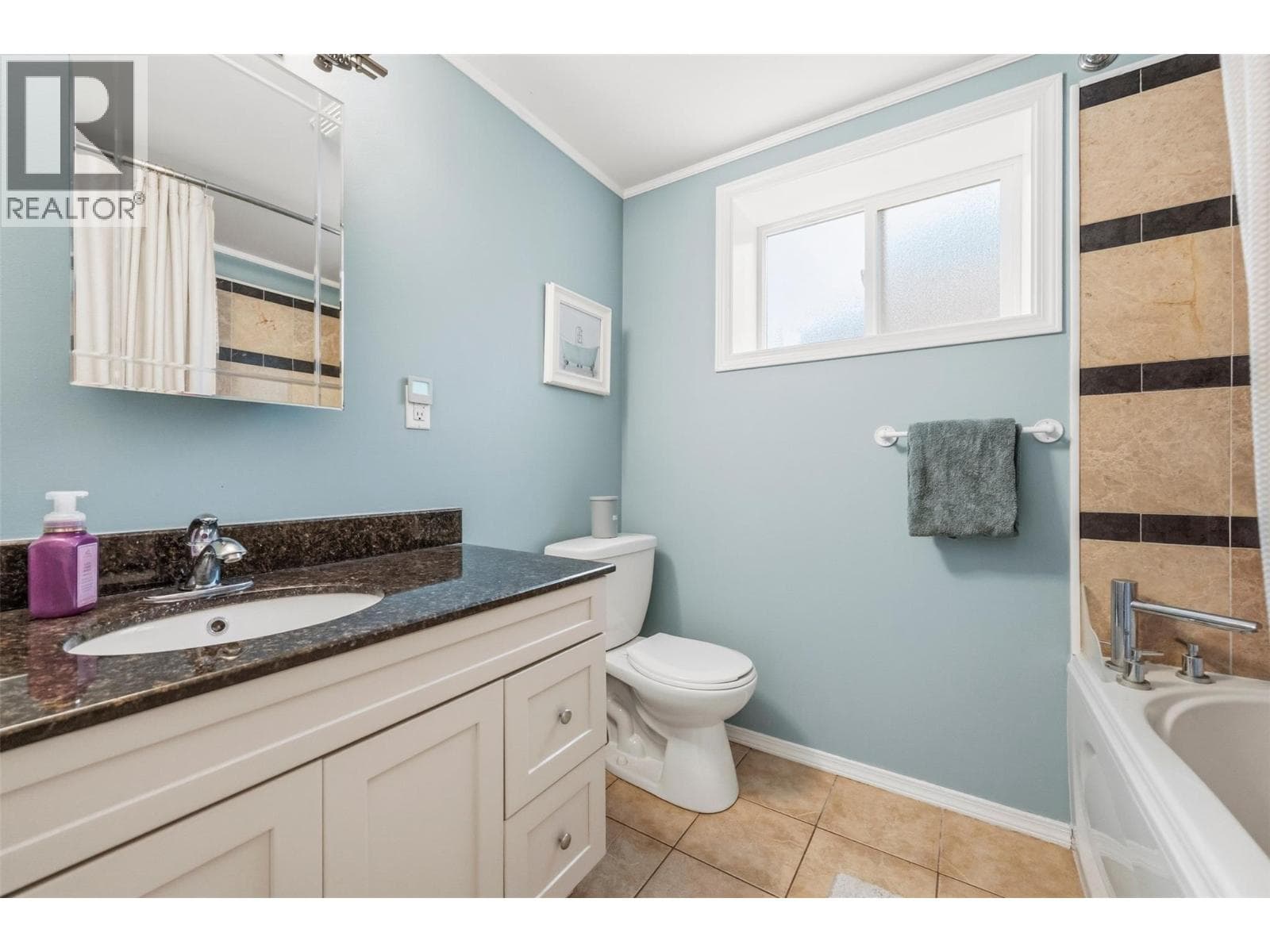 98 DAUPHIN AVENUE, Interior REALTORS® — photo 5