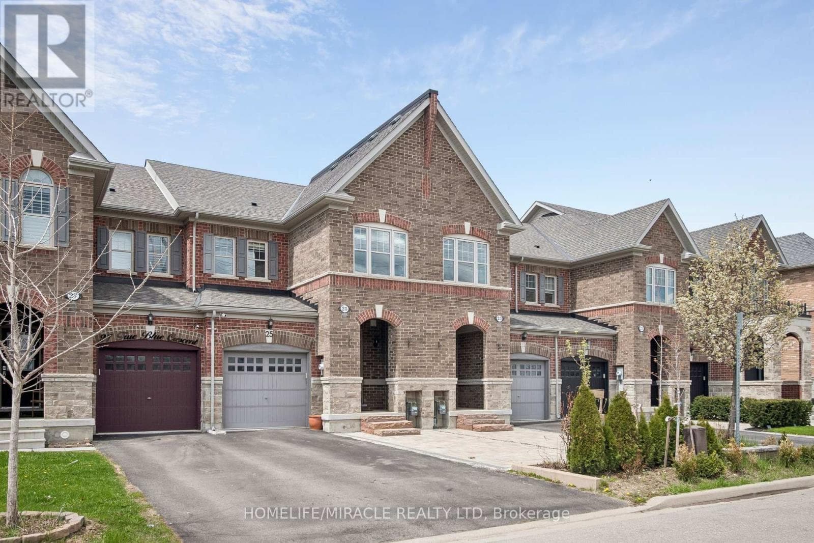 25 TRUE BLUE CRESCENT, Toronto — photo 2