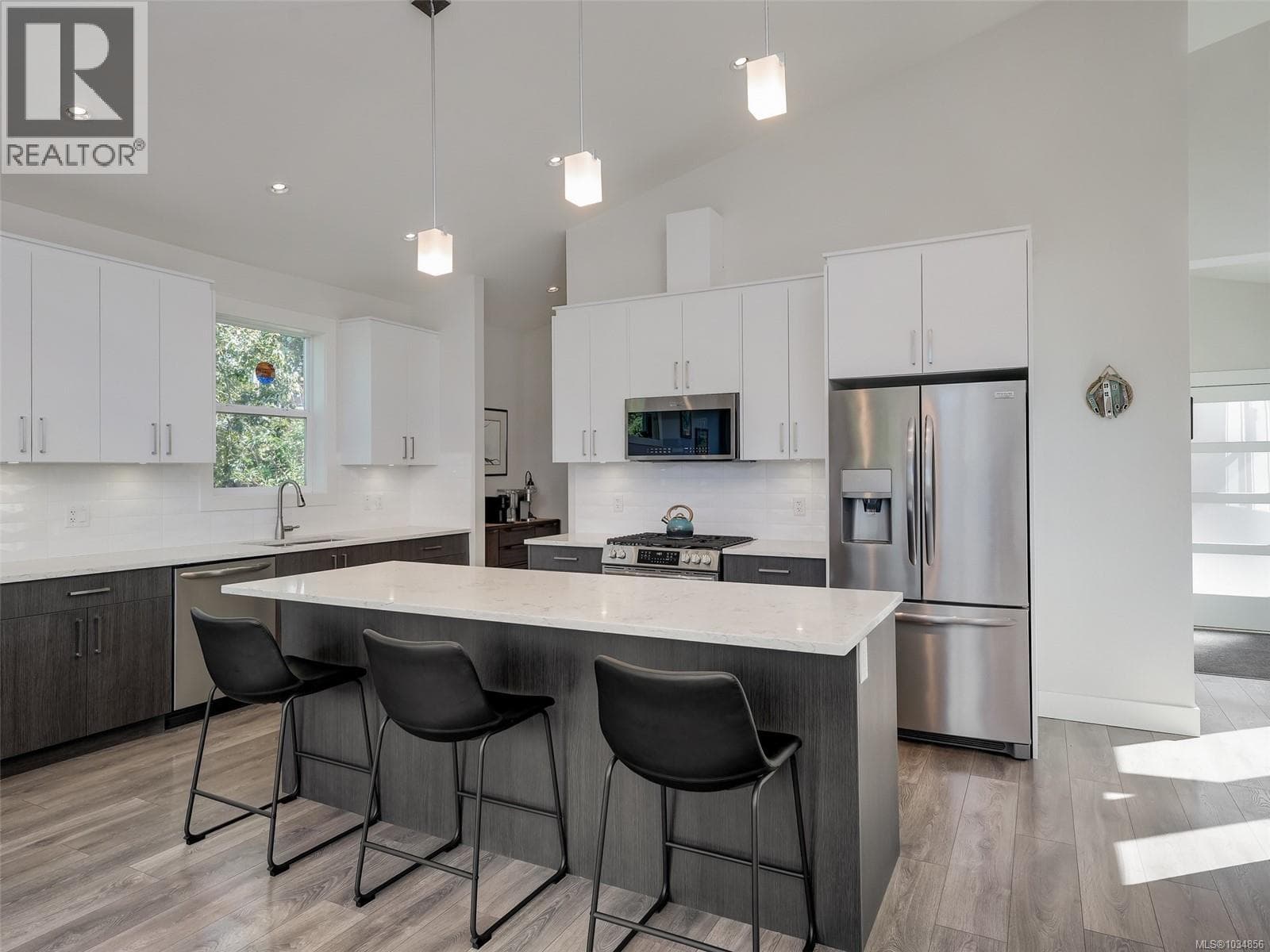 2448 Prospector Way, Victoria — photo 4
