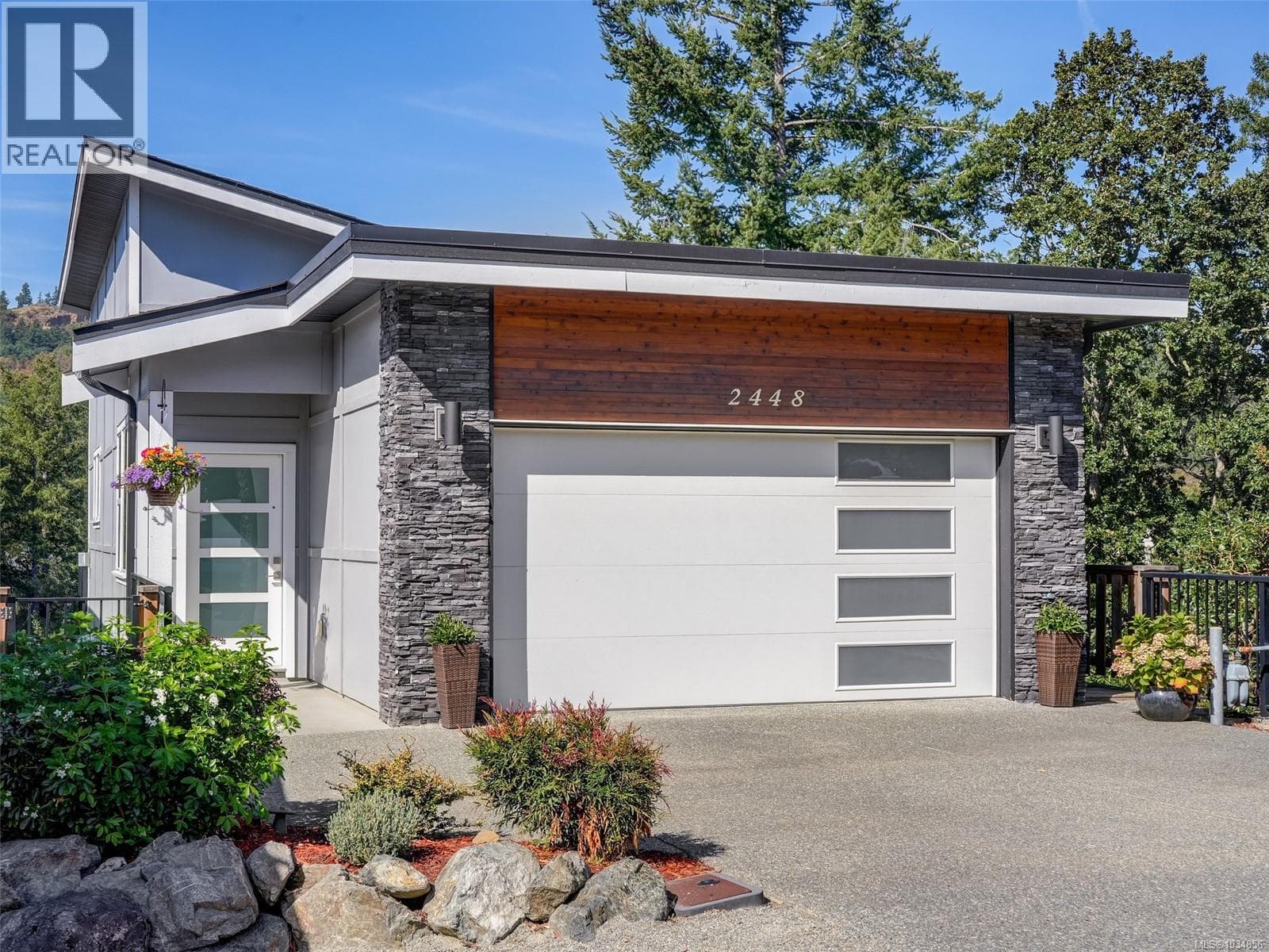 2448 Prospector Way, Victoria — photo 5