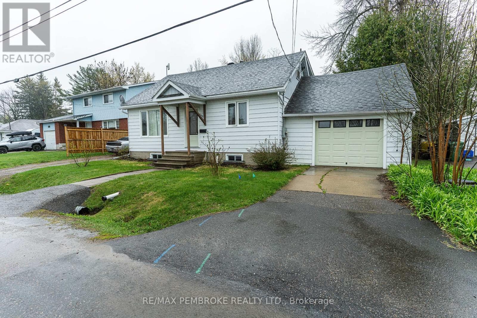 496 WILBERT STREET, Renfrew County — photo 2