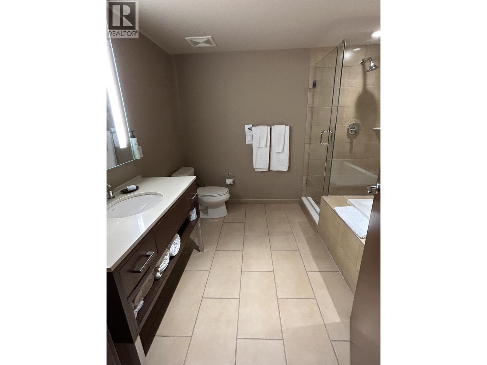 213B 2020 LONDON LANE, Greater Vancouver — photo 4