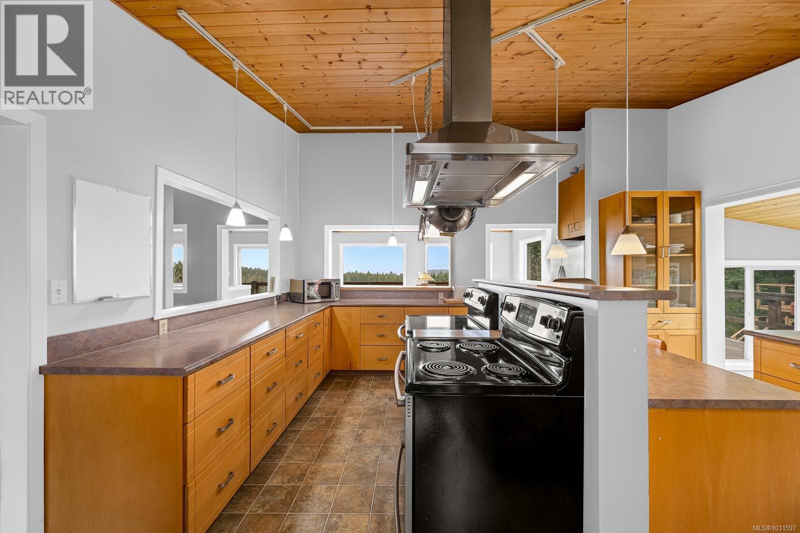 8900 KEITH WAGNER WAY, Vancouver Island — photo 5