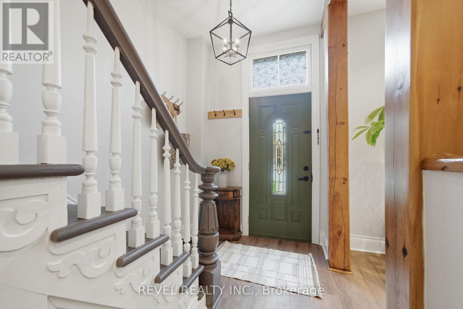52 CAMBRIDGE STREET N, Central Lakes — photo 4