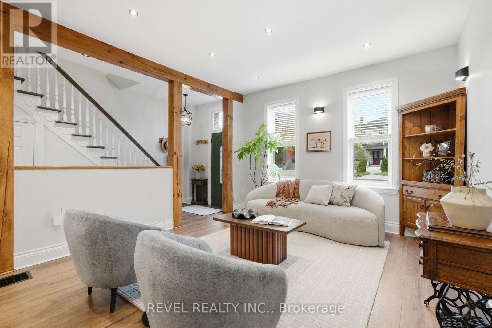 52 CAMBRIDGE STREET N, Central Lakes — photo 5