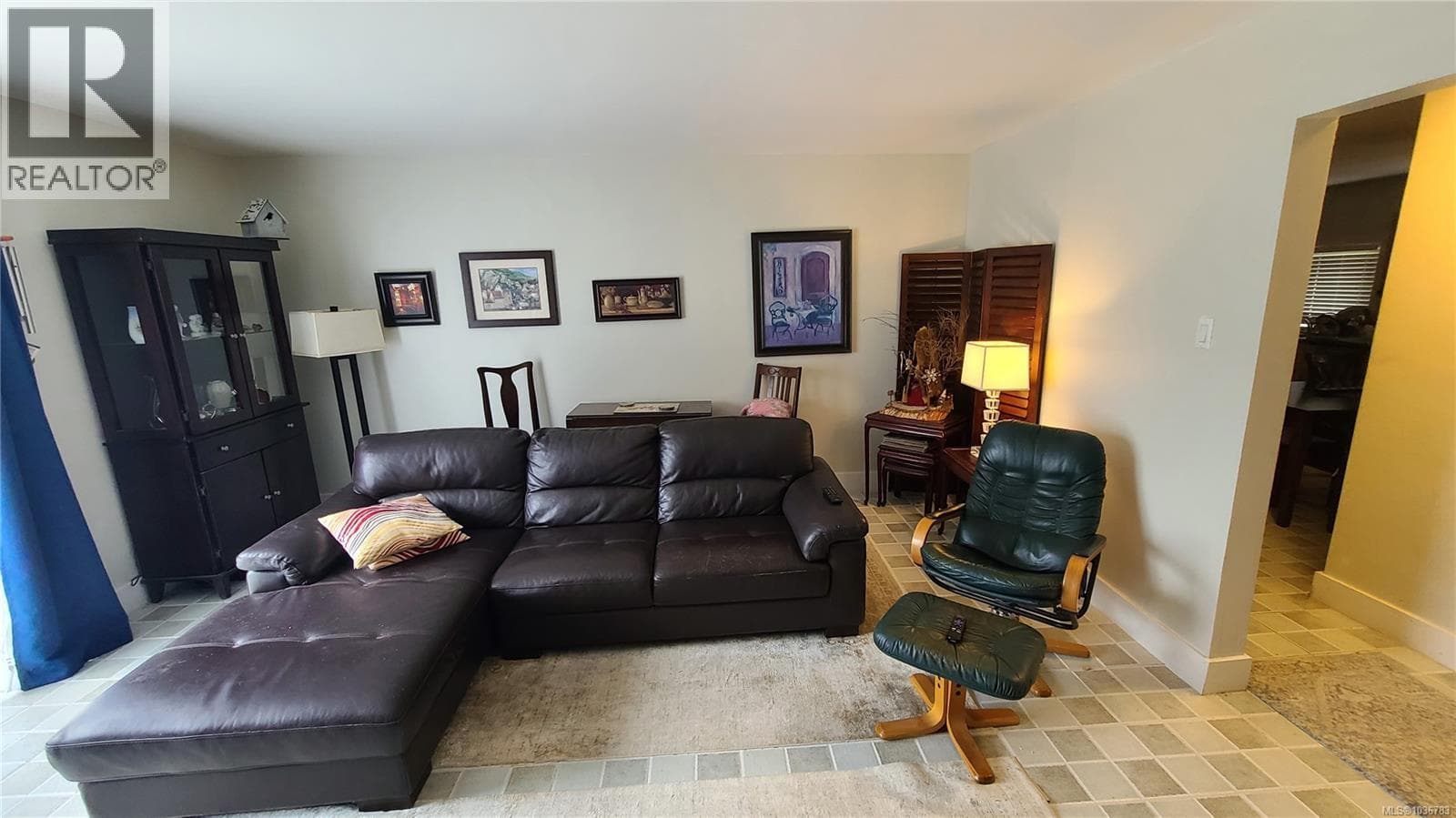 2262 GRAFTON AVENUE, Vancouver Island — photo 3