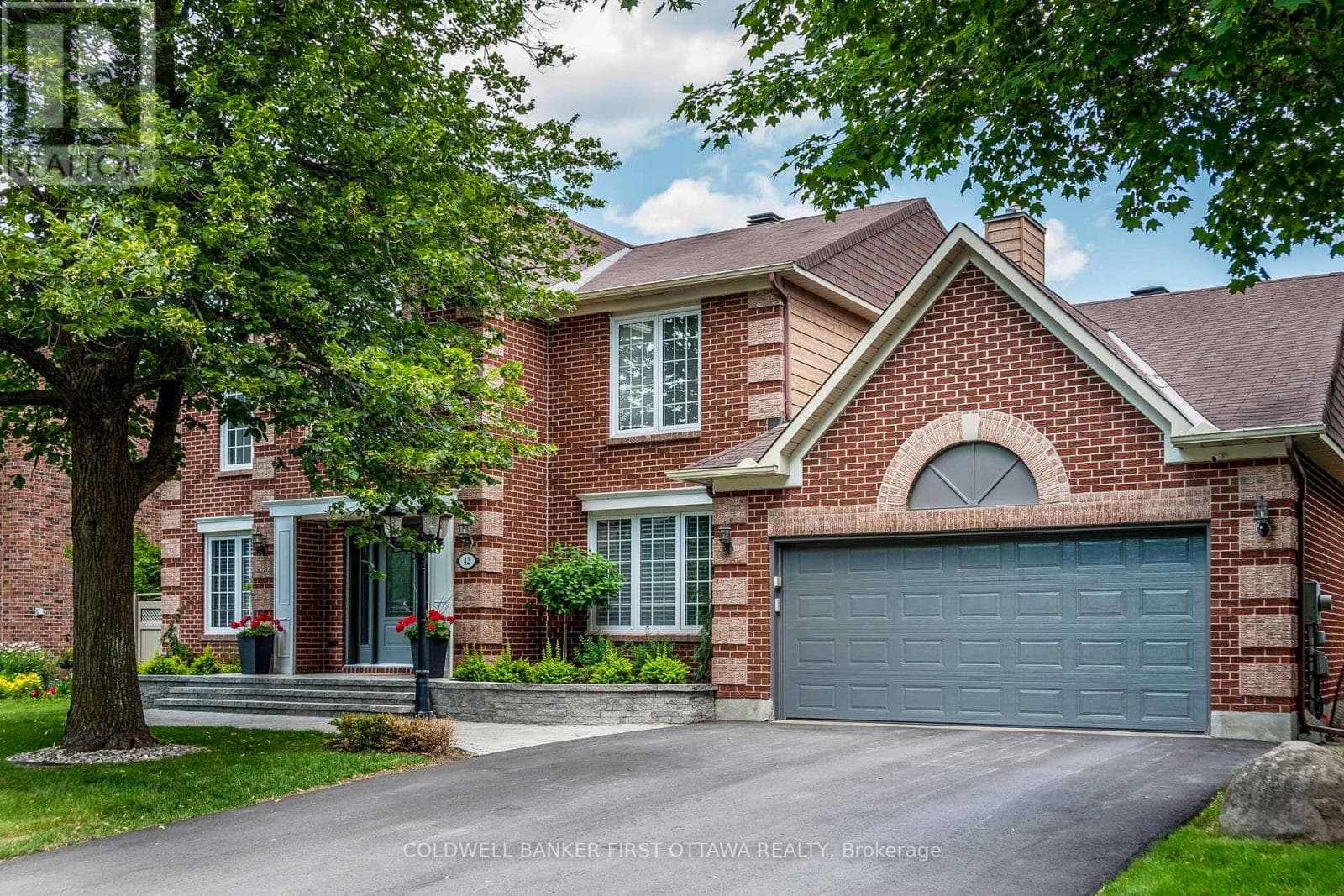 42 HAMPEL CRESCENT in STITTSVILLE