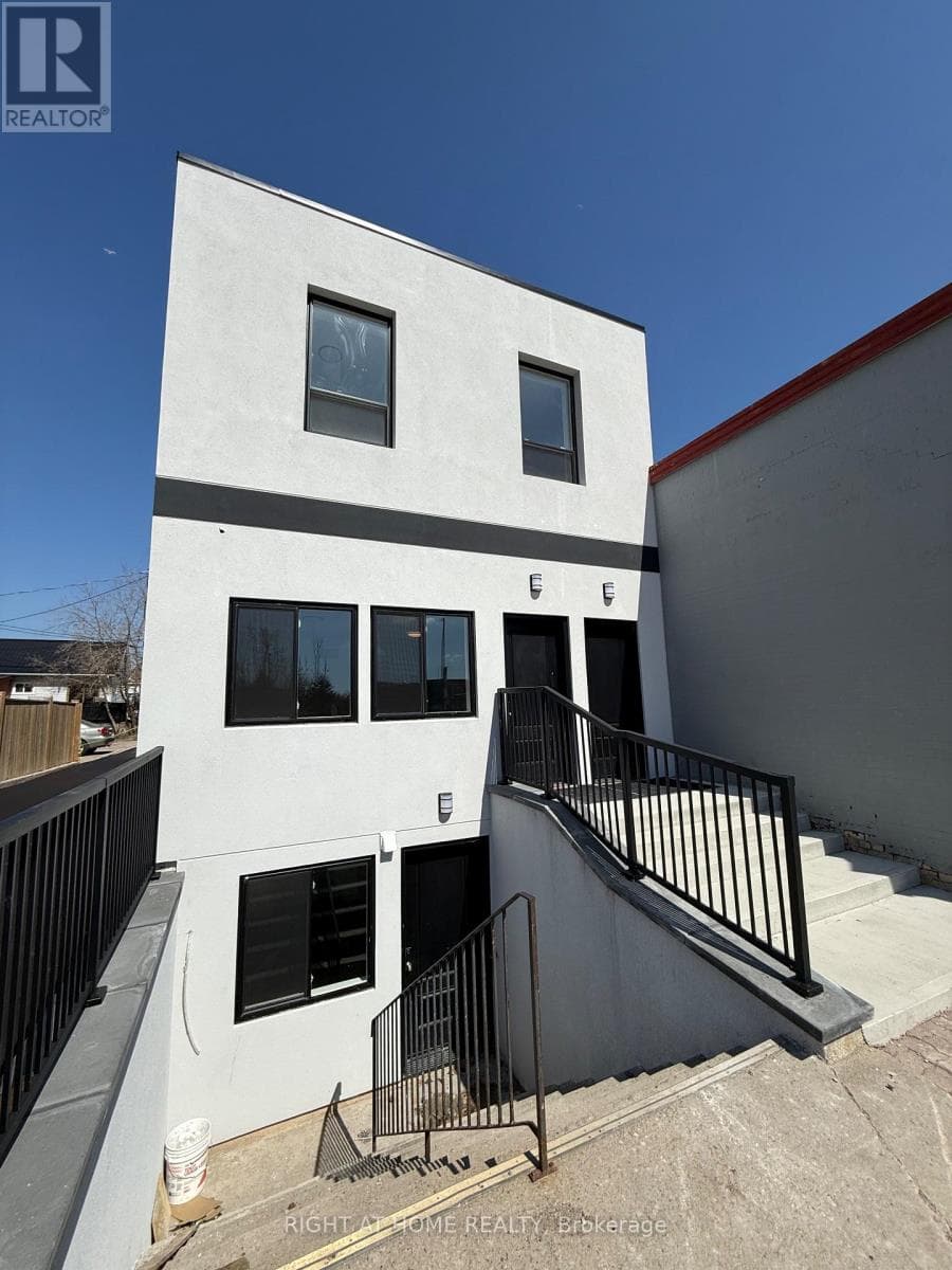 28 WEST STREET N, Toronto — photo 2