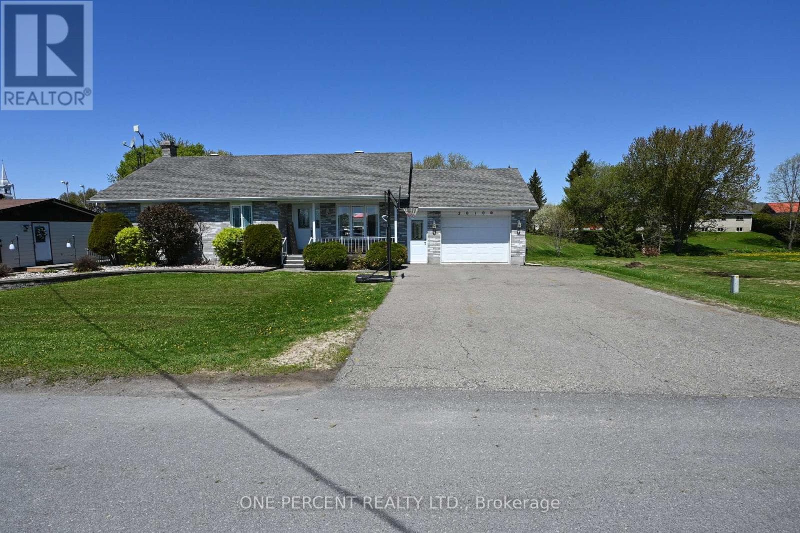 2010 RUE DU PARC STREET W in 