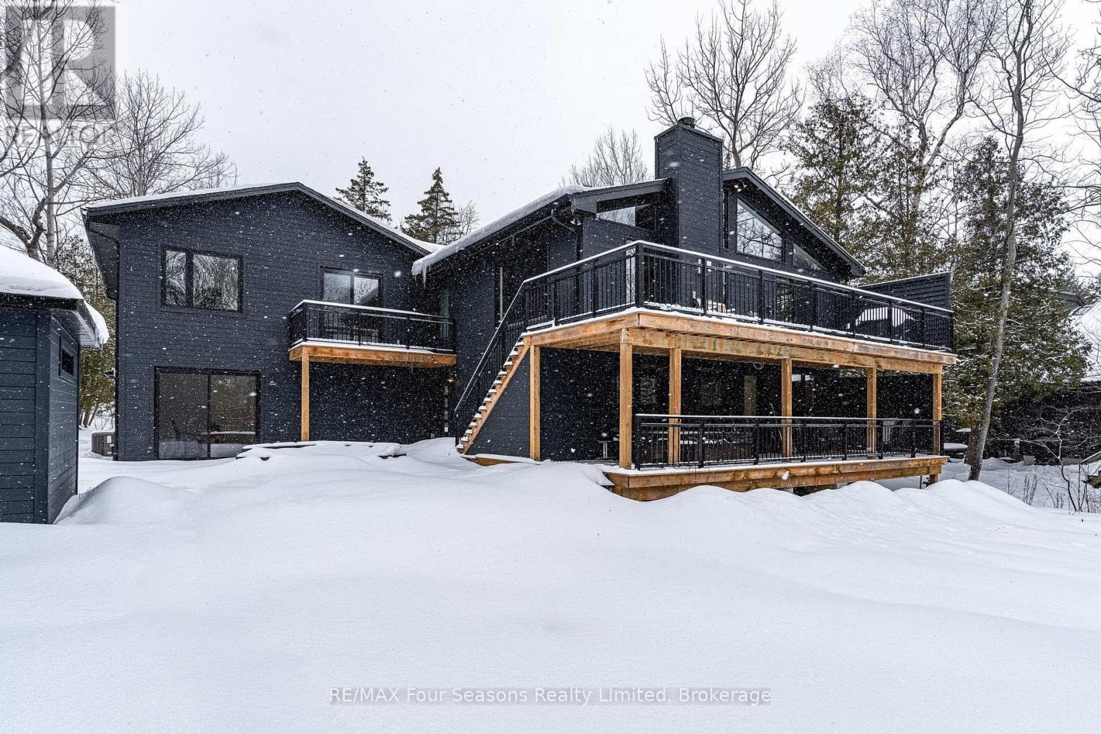 131 CHAMONIX CRESCENT, OnePoint — photo 3