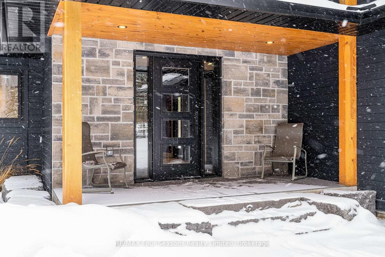 131 CHAMONIX CRESCENT, OnePoint — photo 4