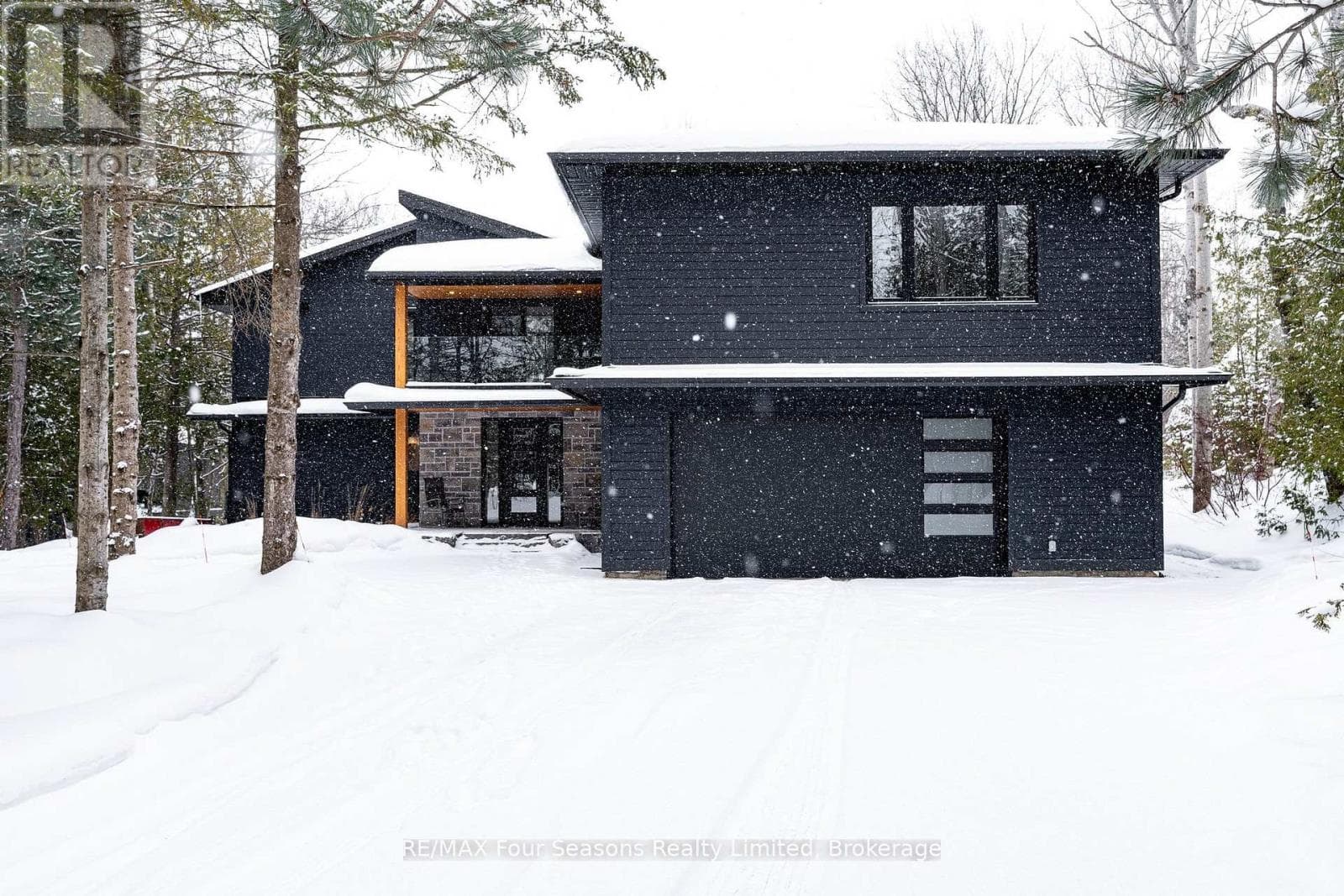 131 CHAMONIX CRESCENT, OnePoint — photo 2