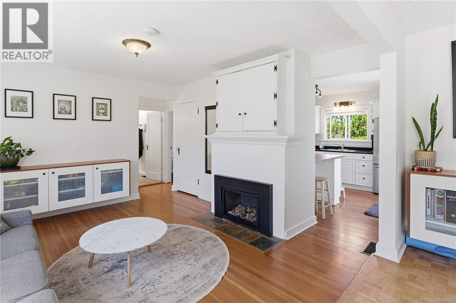 930 LODGE AVENUE, Victoria — photo 4