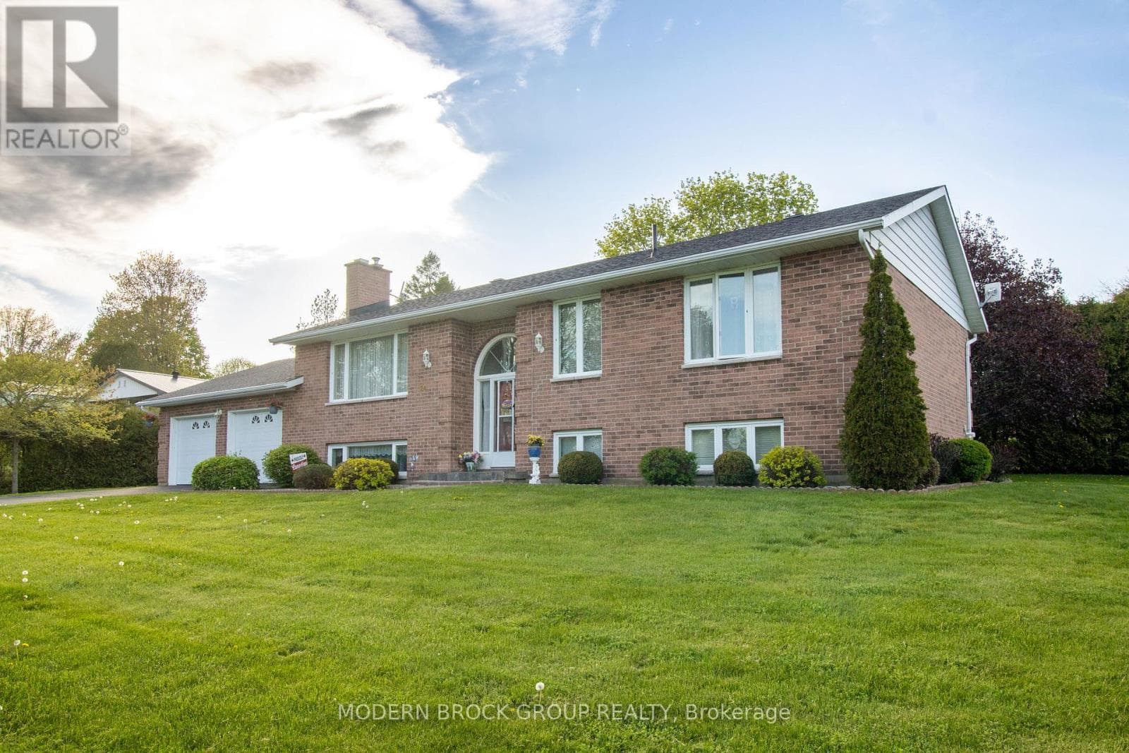 24 BERNARD CRESCENT, Rideau St.Lawrence — photo 2